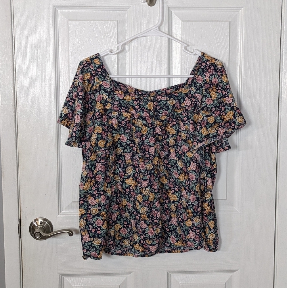 Old‎ Navy Black Floral Short Flutter Sleeve Button-Up Blouse Size Medium
